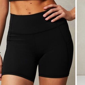 FABLETICS High-waisted 6in short Black